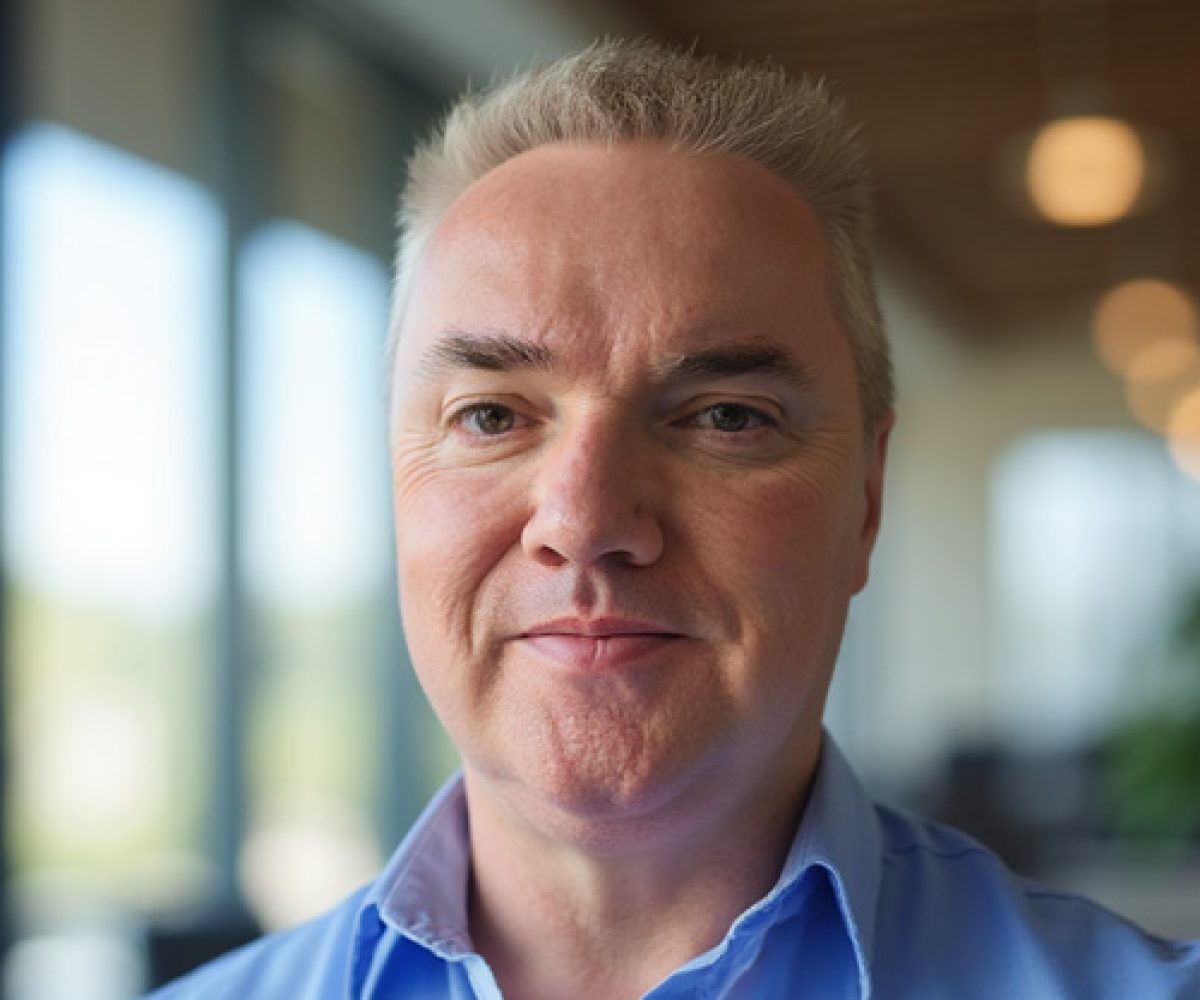 Les Warren, Committee Member